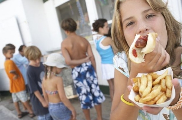 Увеличават се учениците с наднормено тегло и високо кръвно