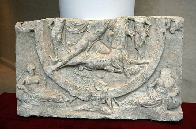 Музеят на София се сдоби с ценен мраморен релеф на бог Митра