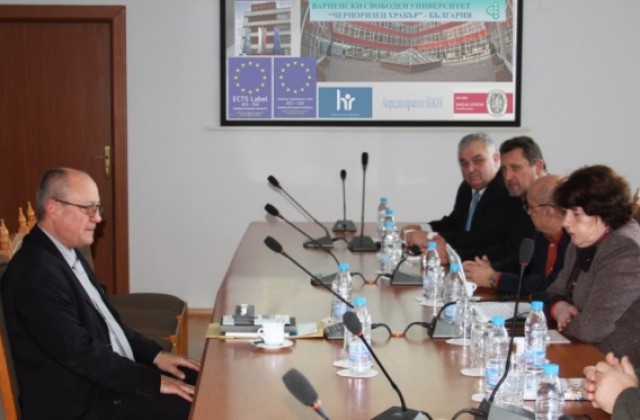 Министърът на образованието и науката на работно посещение във ВСУ „Черноризец Храбър“