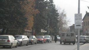 Ще санкционират паркиралите по тротоарите и зелените площи в Дупница