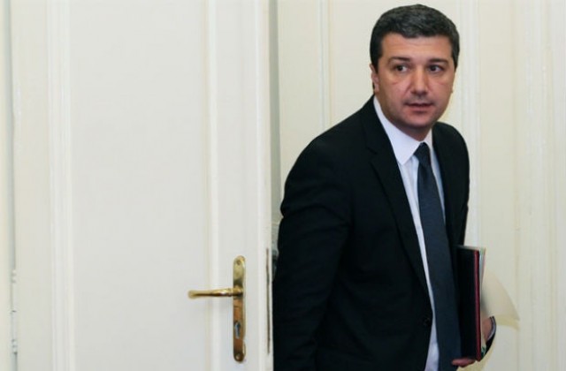 БСП: Абонатите на Енерго про и ЕВН не получават предварително фактури за ток