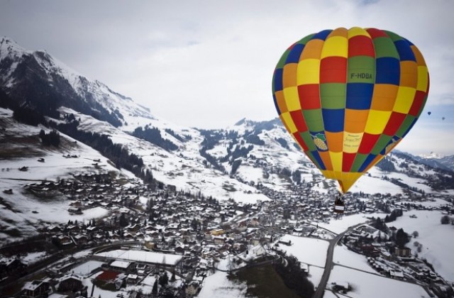 Двама пилоти подобриха рекорда за най-дълго разстояние, изминато с балон