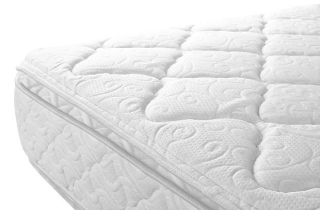 Матрак гаси светлините и прави кафе