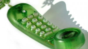 Задържаха телефонен измамник