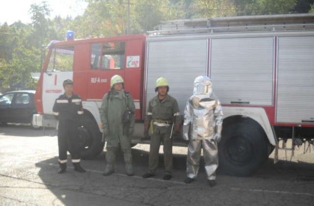 Пожарникари спасиха апартамент в Кюстендил