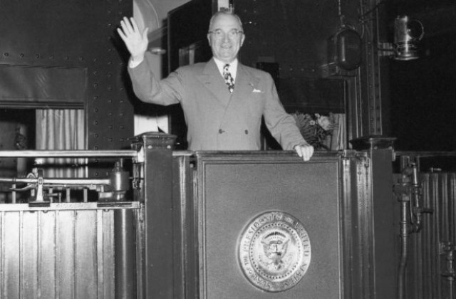 31 януари: Президентът Труман подписва заповед за създаване на водородна бомба