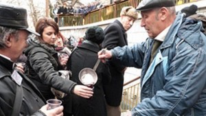 Ути Бъчваров готви на традиционните празници на виното в Асеновград