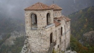 Бачковският манастир иска църквата на Асеновата крепост