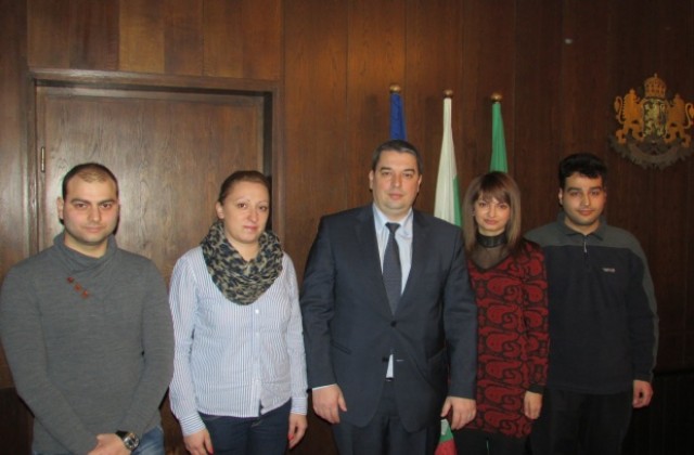 Петима младежи работят в Община Г. Оряховица по Старт в кариерата