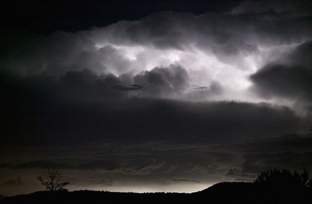 Ураганен вятър премина над региона, няма сериозни поражения