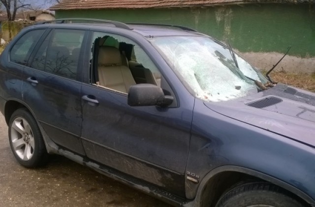 Жена пострада заради силния вятър