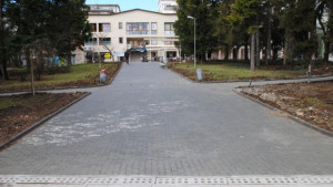 Ремонтираха алеите в парк Марно поле