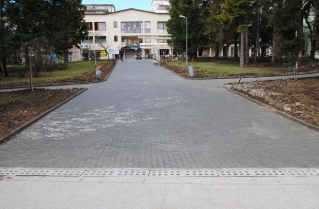 Ремонтираха алеите в парк Марно поле