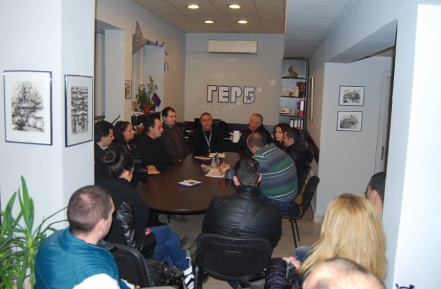 Младежите в ГЕРБ-Велико Търново почетоха жертвите на комунизма