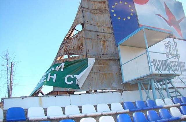 Големи ламарини отнесени от вятъра в Монтана