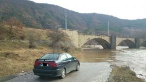 Опасност от приливна вълна към язовир Цонево евакуират жителите на