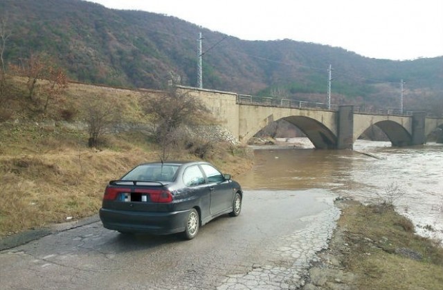 Опасност от приливна вълна към язовир Цонево, евакуират жителите на 3 села