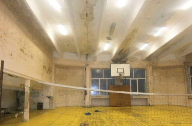 Общински съветници инспектираха залите на стадион Осогово