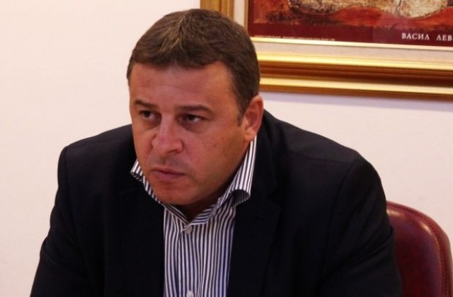 Камбитов: Събаряме всички незаконни постройки
