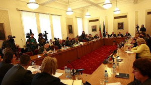 Експерт Законово трябва да се регламентира контролът на парламента върху