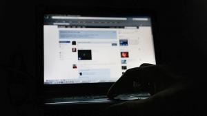 Порновирус превзема профили във Фейсбук