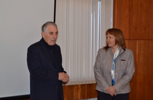 Представиха новия директор на Института по розата в Казанлък