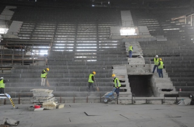 Кметът ще инспектира как върви ремонтът на Спортна зала