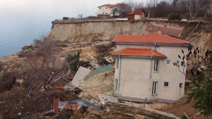 Свлачище край Албена отново се активизира