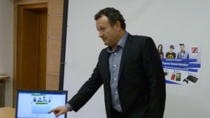 Раздават таблети и фотоапарати в кампанията Влез в час с