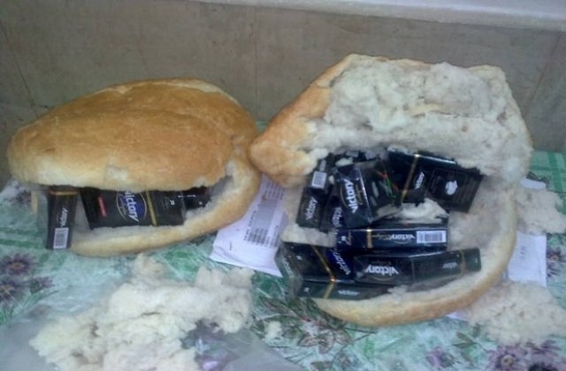 Контрабандни цигари в хляб и кутии от сок хванаха на Капитан Андреево