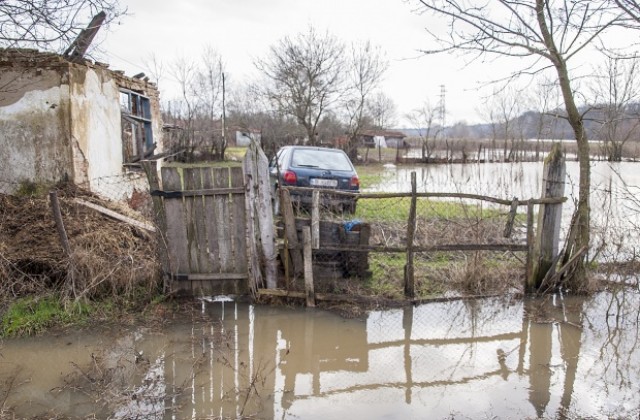 Комисия описва щетите в Долни чифлик