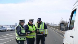 Множество регистрационни номера на автомобили открити в кола