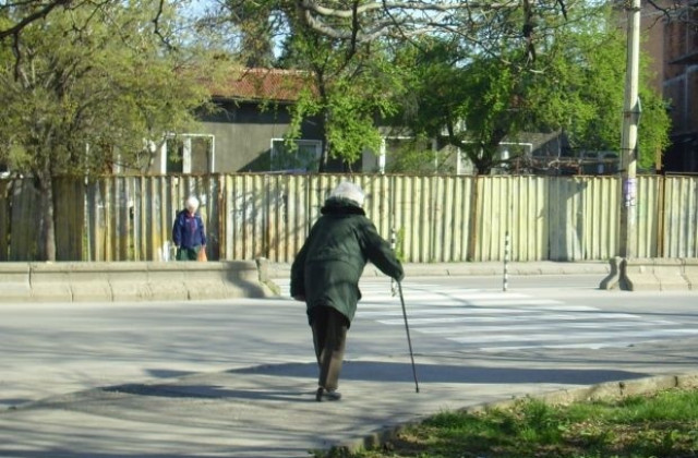Възрастна жена в болницата след катастрофа