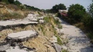 Няма пропаднали къщи заради свлачището в Кипарис