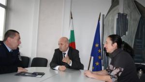 Полицаи ще придружават инспекторите от РЗИ при проверките на заведения