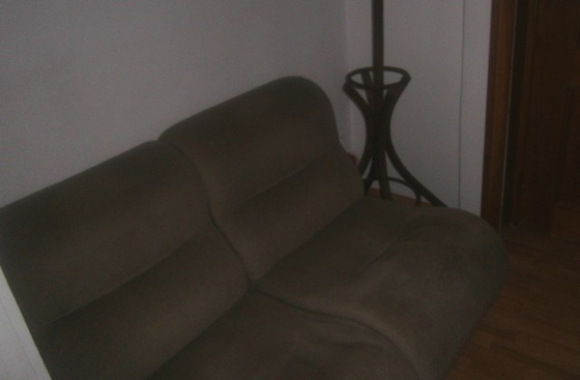 Крадци осветявали с фенери къщи през нощта, за да разберат дали вътре има някой