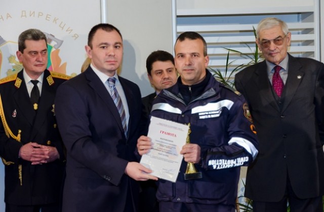 Кюстендилски пожарникар с награда от  Пожарникар на годината