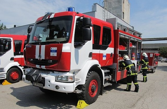 Л. Еленков: Поне 800 нови служители на терен са нужни в пожарната