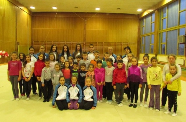 Горнооряховските акробати се готвят за три международни турнира