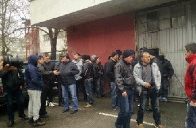 Огнеборци от Варна и Добрич протестираха заедно