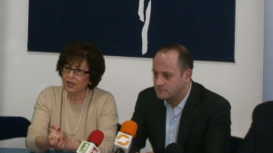 Упорството на Искров да седи на поста е много вредно