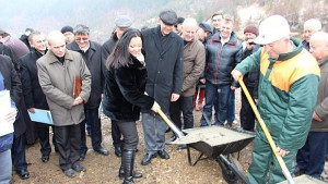 Министър Павлова положи капсула на времето в основите на язовир