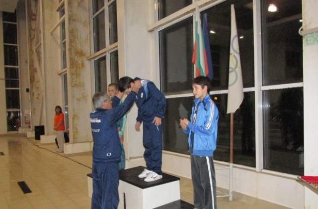Емилиян Еленков от ПСК Черно море спечели 6 медала на държавното