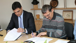Подписаха първите договори за безплатно саниране в област Хасково