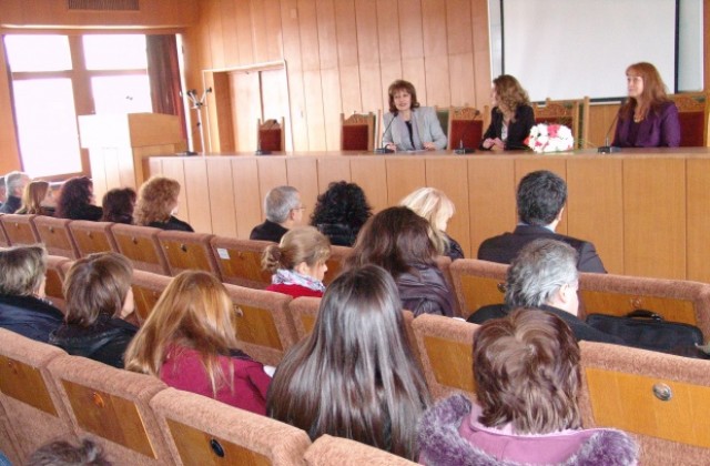 Милена Дамянова: Частните училища ще получават само парите по стандарта, които отиват за обучението на децата