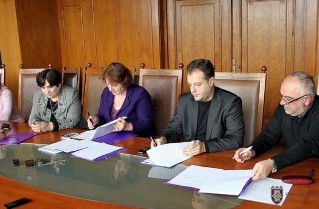 Подписаха колективния трудов договор в сферата на образованието