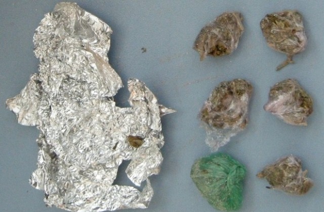 Четирима младежи с марихуана изгоряха при акция на полицията