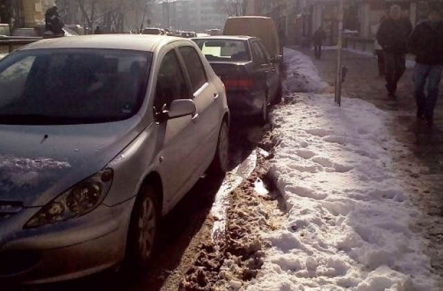 Санкционирани са 94 водачи, паркирали неправилно в центъра на Габрово