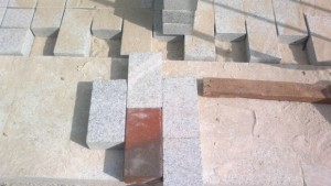 Пет бригади работят за довършването на центъра