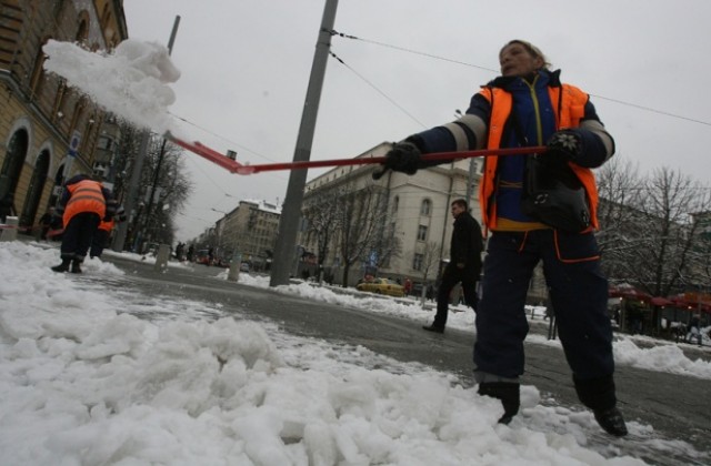 Столични инспектори пишат глоби за непочистен сняг